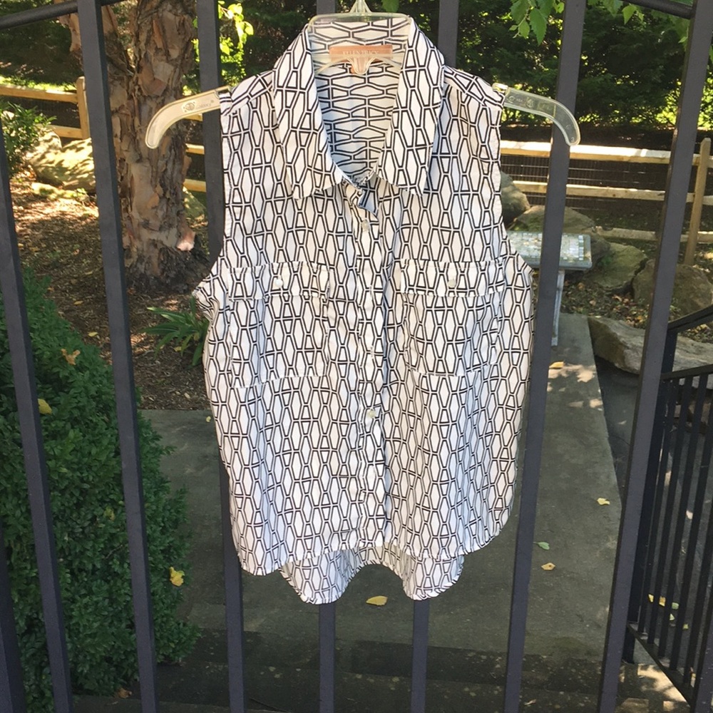 Sleeveless blouse